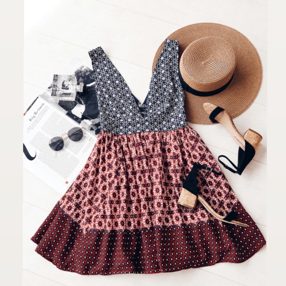 La Vie en Roses Navy blue/red floral print dress